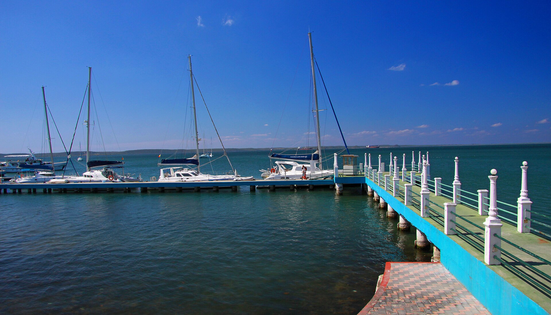 Alborán Marina