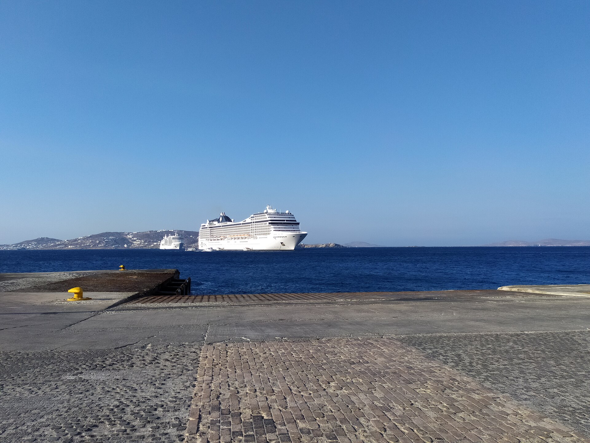 New port - Tourlos, marina station