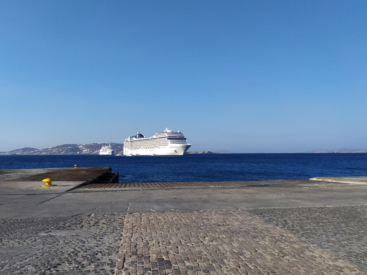 New port - Tourlos, marina station