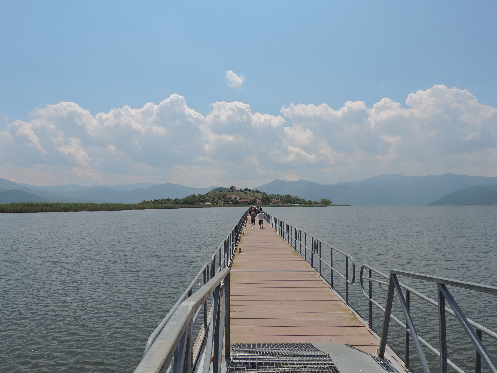 Ploti Gefyra Agiou Achilleiou Pier