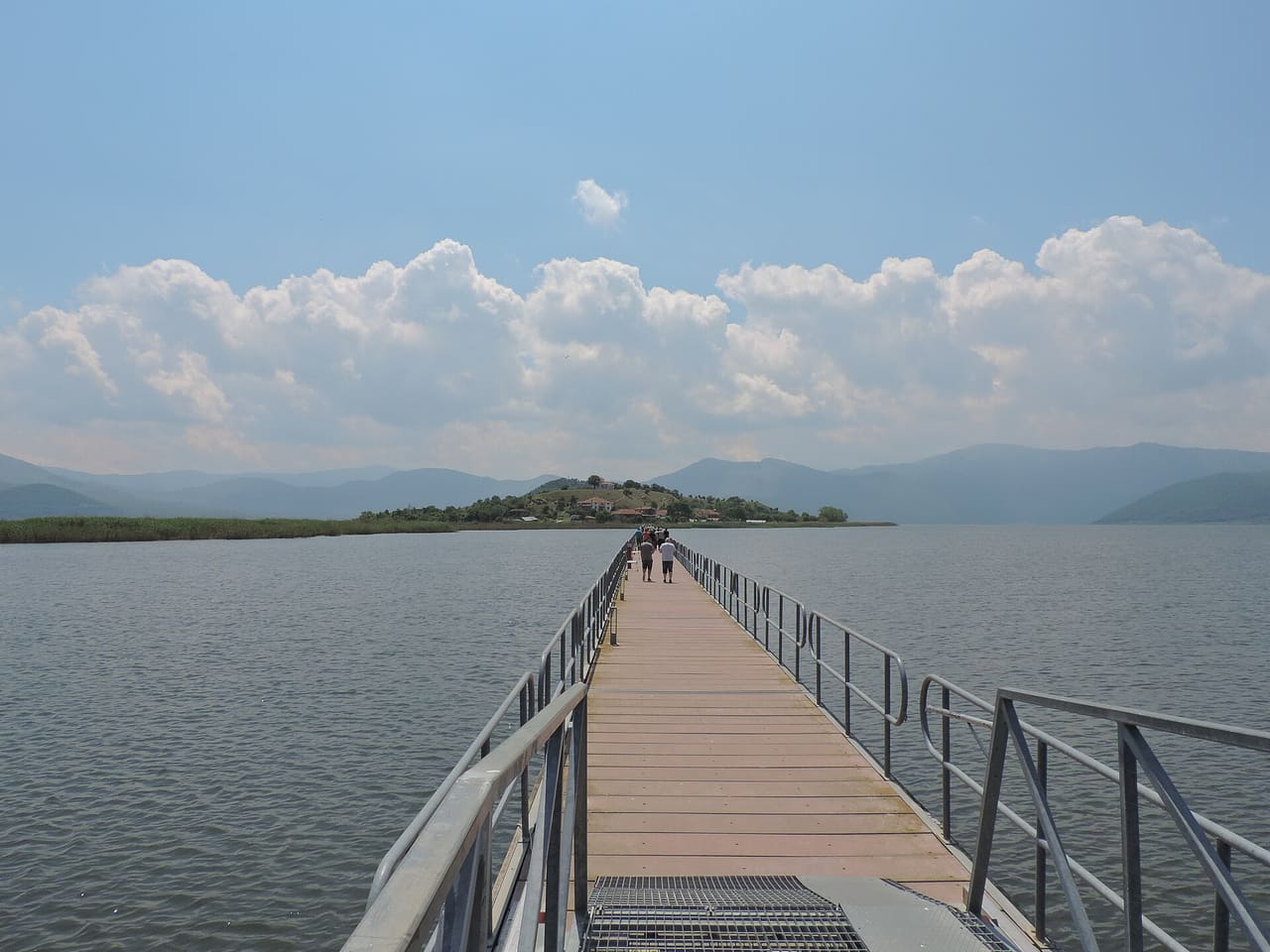Ploti Gefyra Agiou Achilleiou Pier